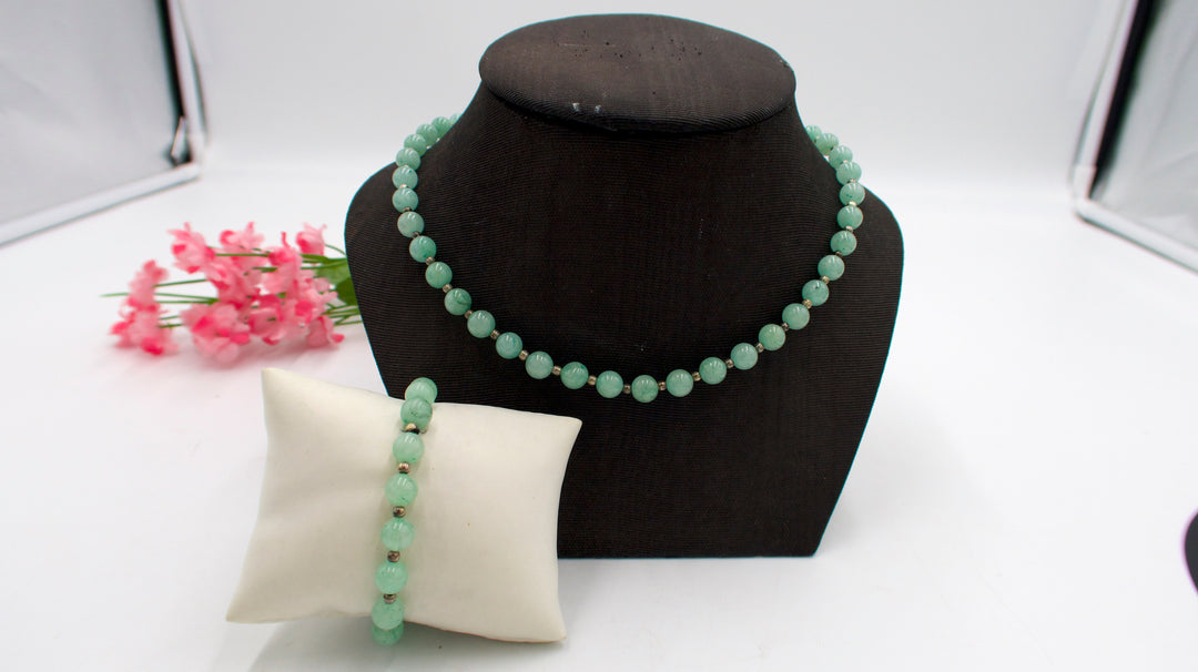 u165 Beautiful Green Colored Glass Bead Necklace & Bracelet