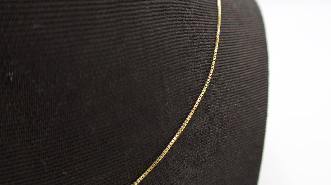 u169 Beautiful 14kt Yellow Gold 24 inch Box Chain Necklace