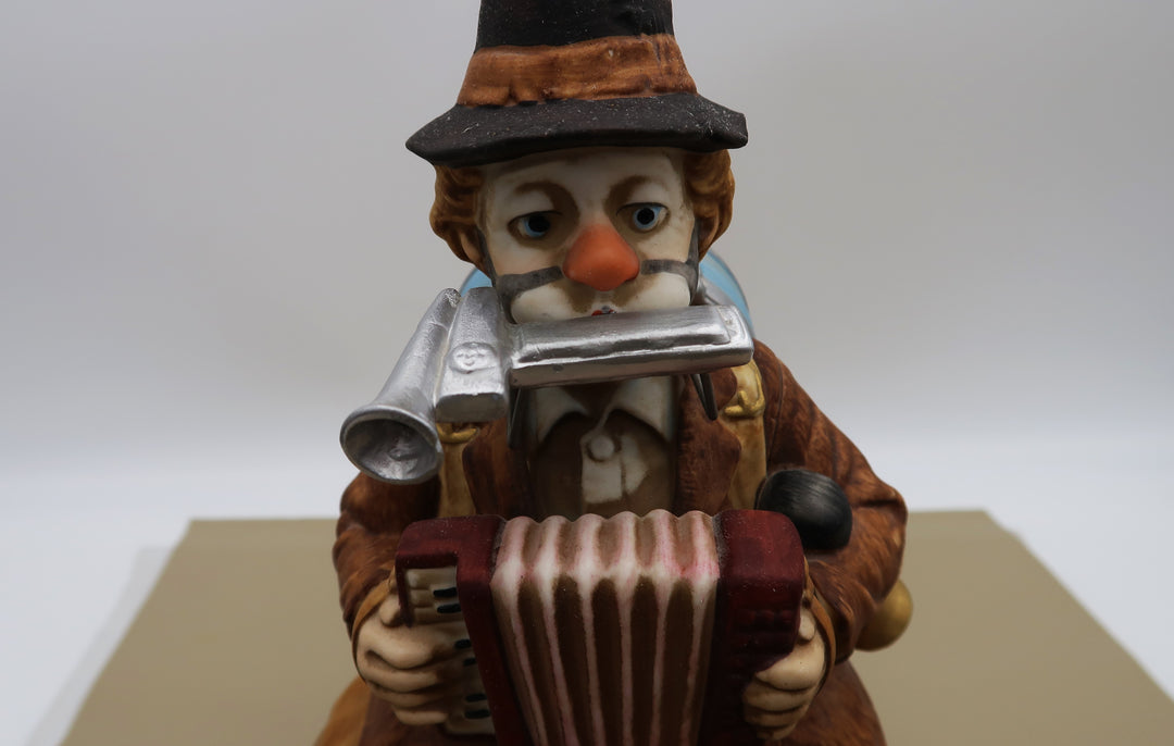 p459 Amazing Willie The One Man Band Music Box #0822