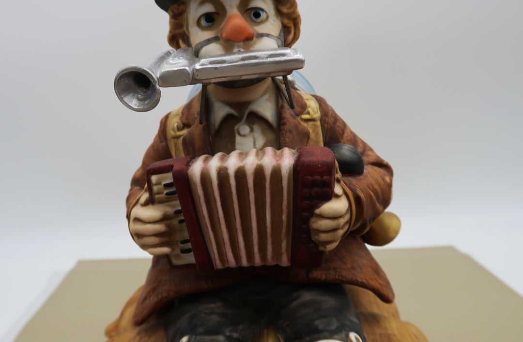 p459 Amazing Willie The One Man Band Music Box #0822