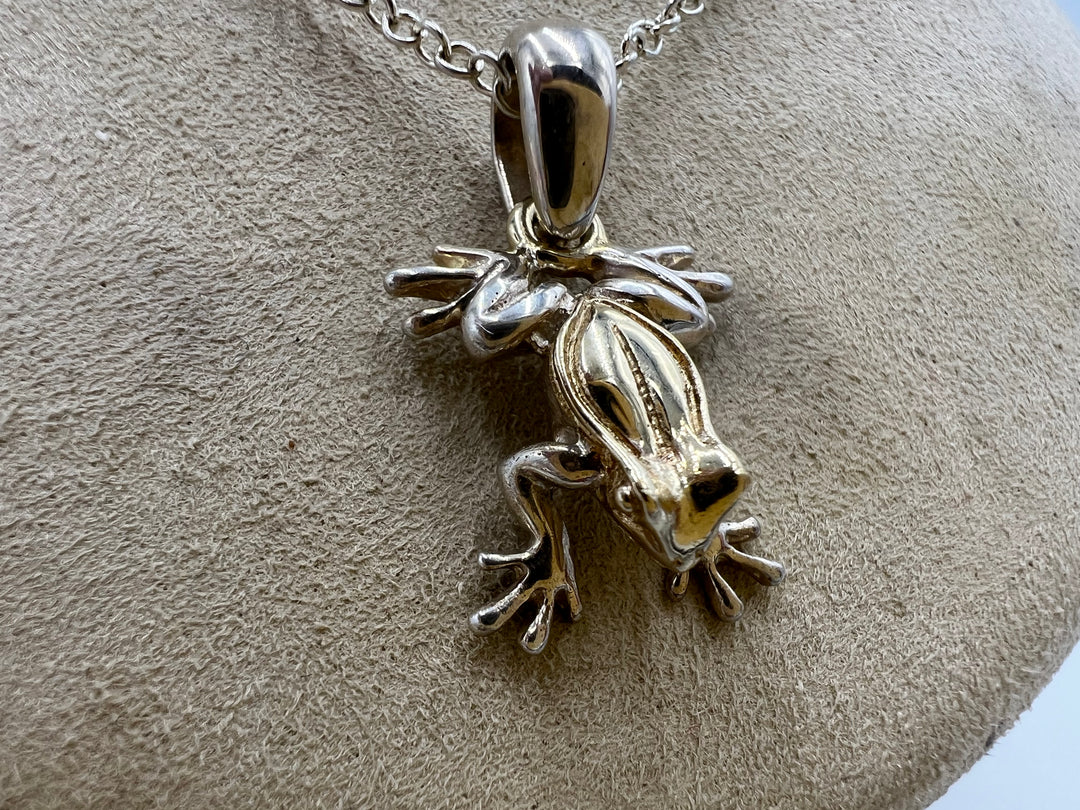 t697 Sterling Silver Frog Bracelet and Necklace Set