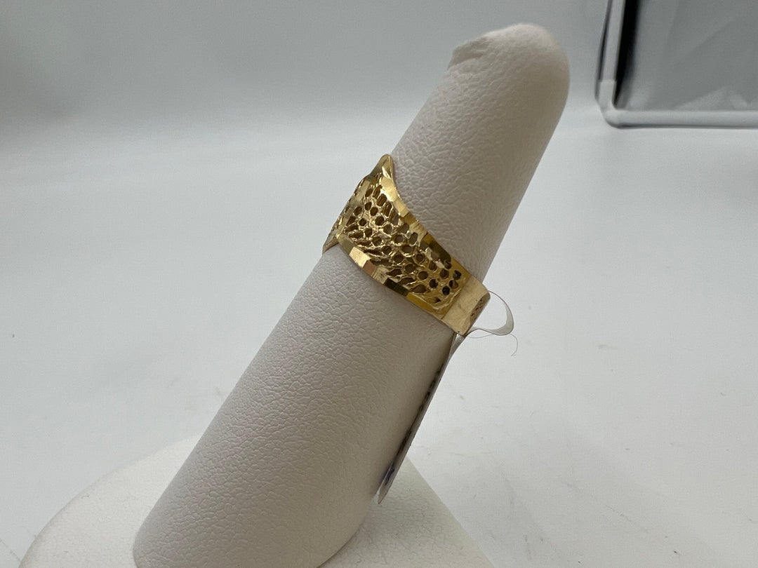 t709 Unique Gold Filigree Chevron Ring