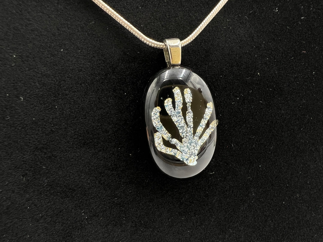 t749 Beautiful Sterliving Silver Glass Pendant and Necklace