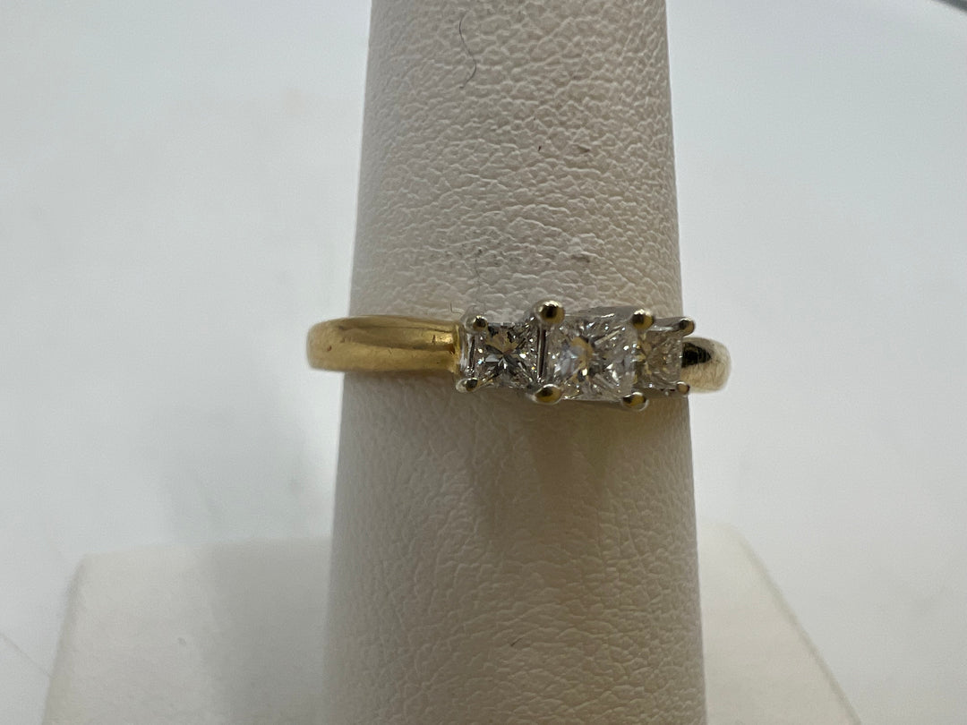 t785 Dainty Yellow White Gold Diamond Engagement Ring