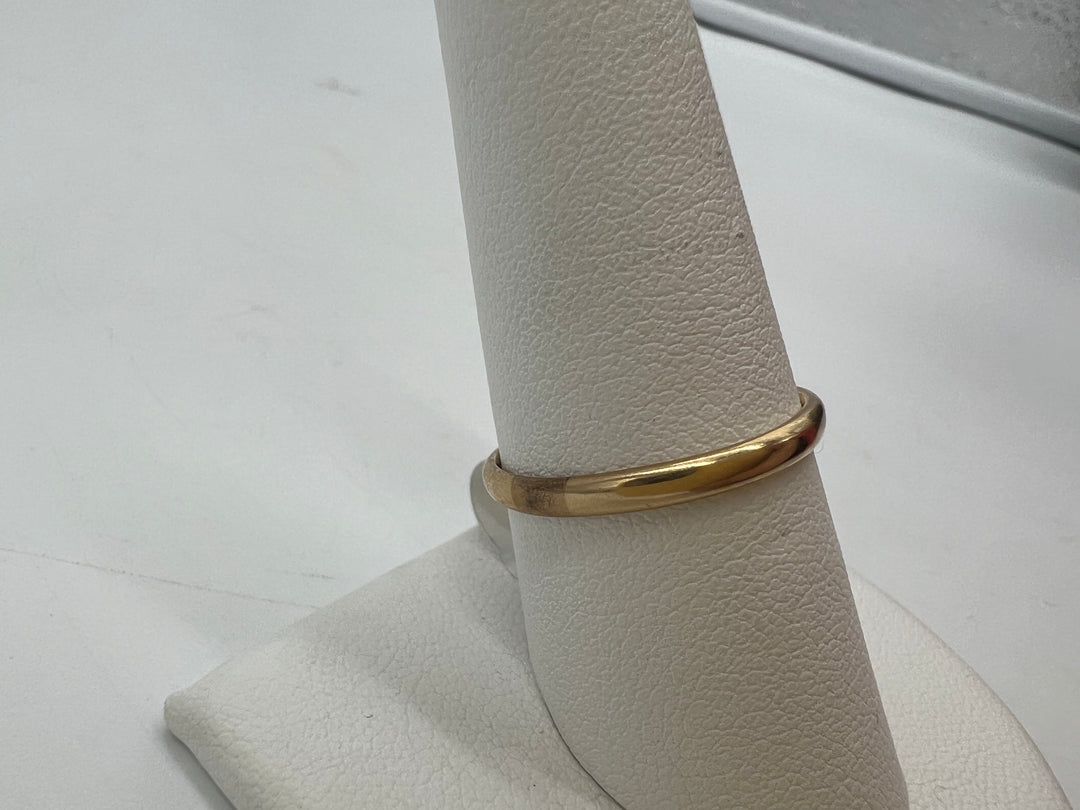 t786 Simplistic Yellow Gold Wedding Band Size 8.75