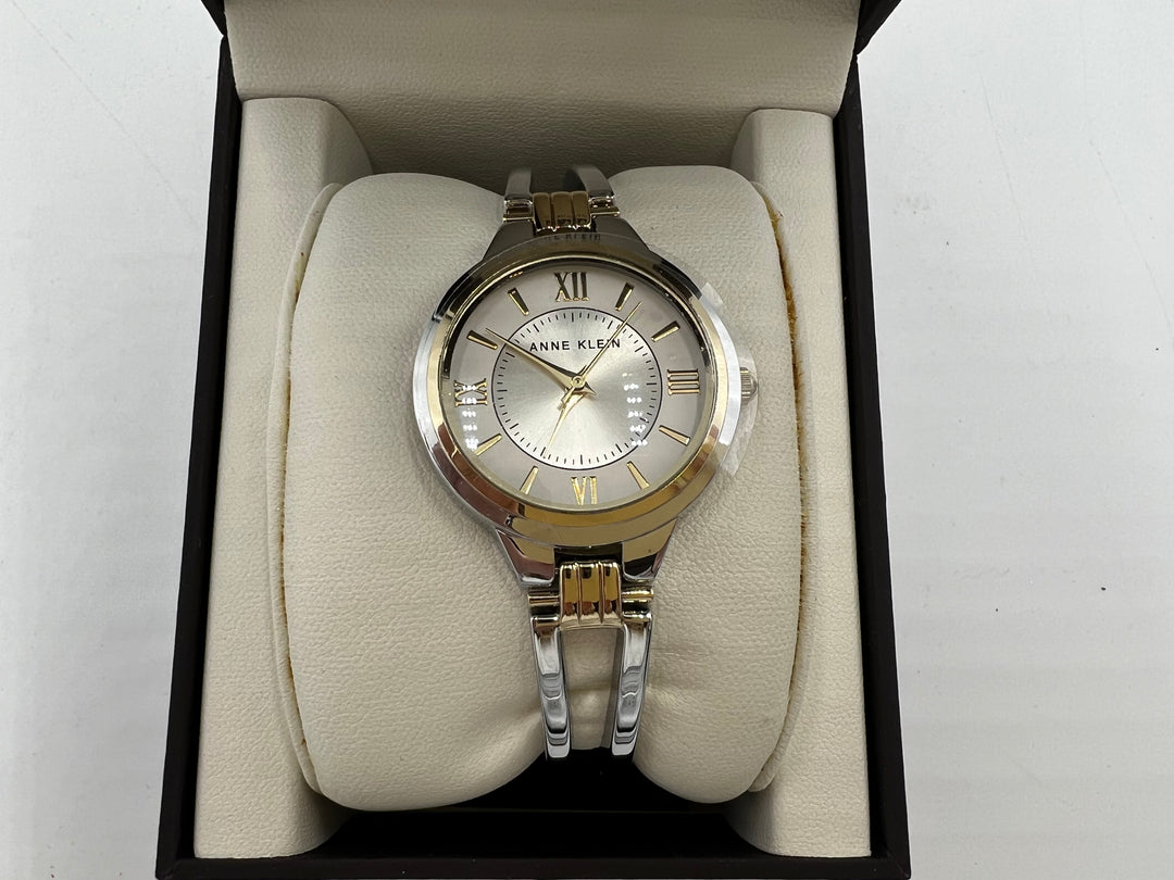 t823 Beautiful Anne Klein Ladies Wrist Watch