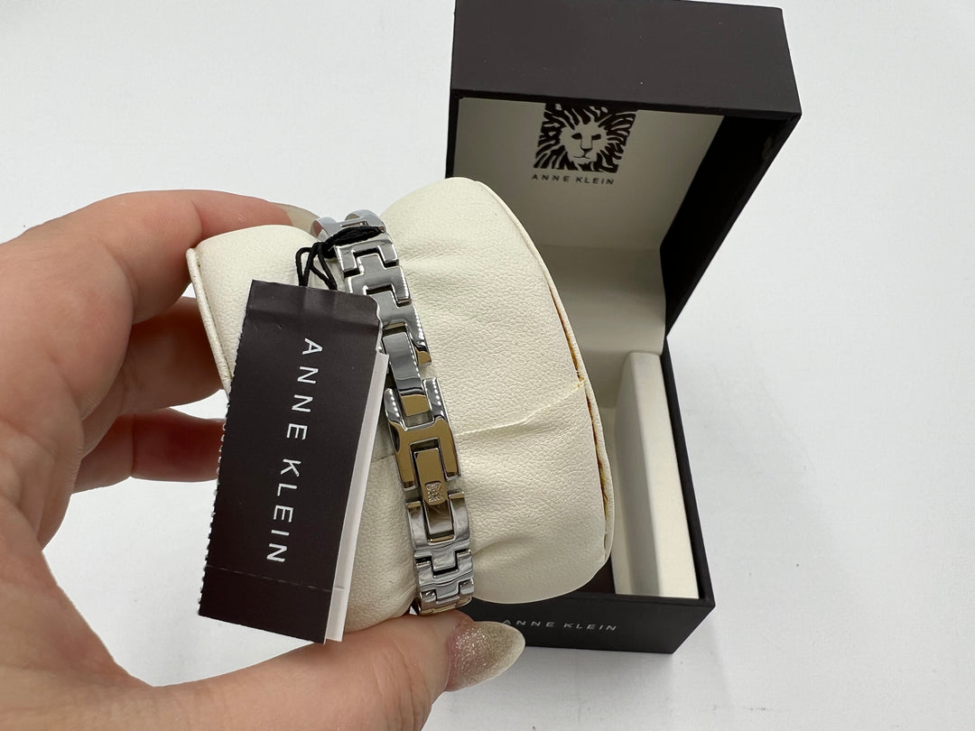 t823 Beautiful Anne Klein Ladies Wrist Watch