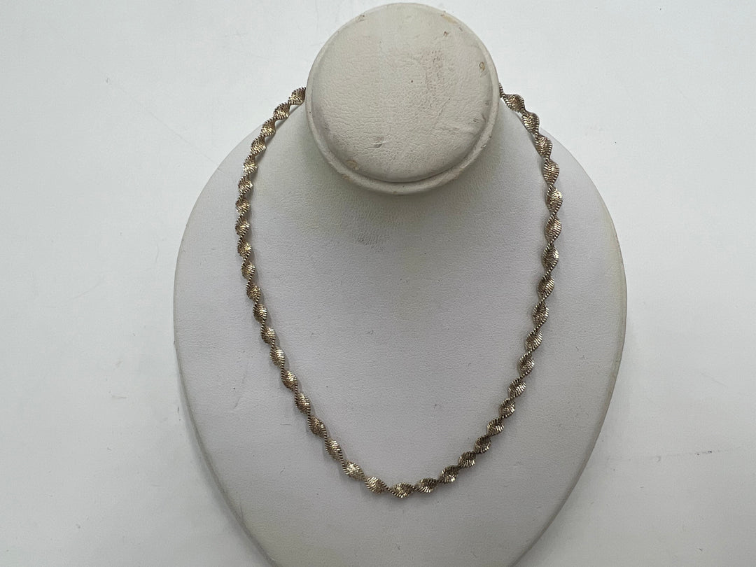 t835 Simplistic Sterling Silver Twist Chain