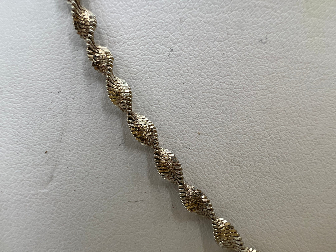 t835 Simplistic Sterling Silver Twist Chain