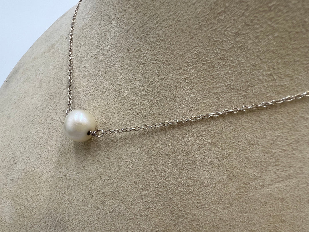 t892 Beautiful Sterling Silver and Pearl Necklace