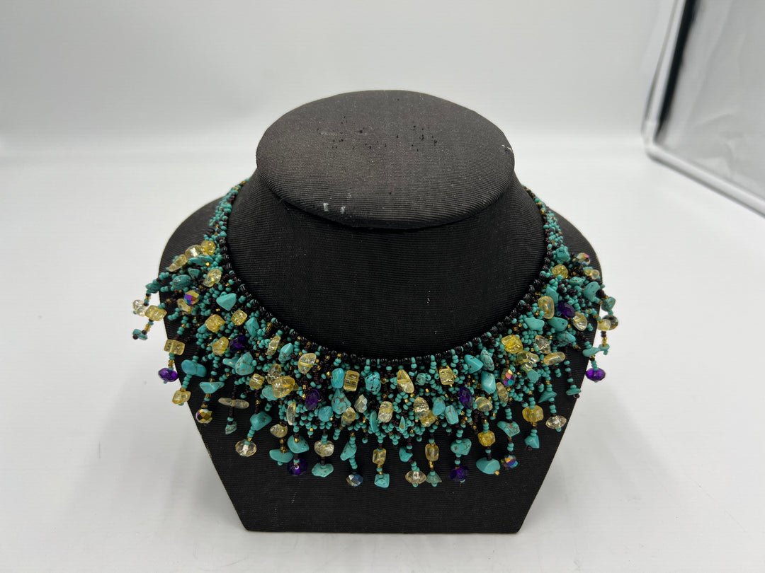 t918 Beautiful 18in Beaded Choker Necklace