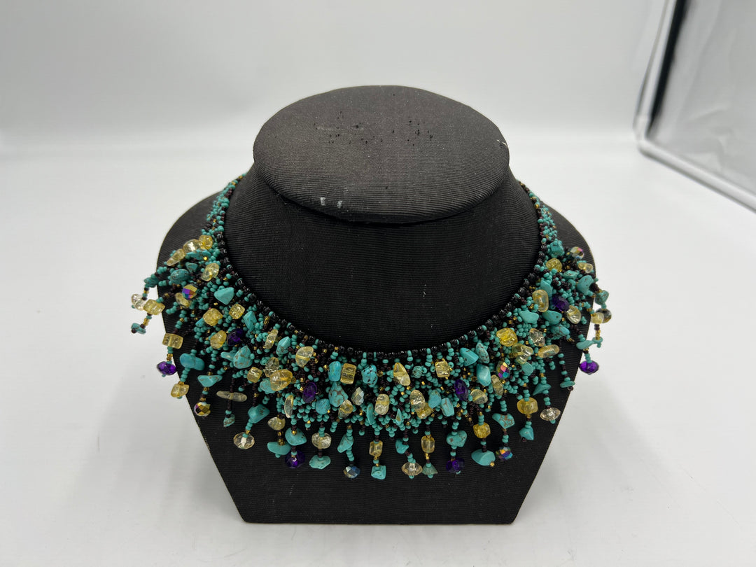 t918 Beautiful 18in Beaded Choker Necklace