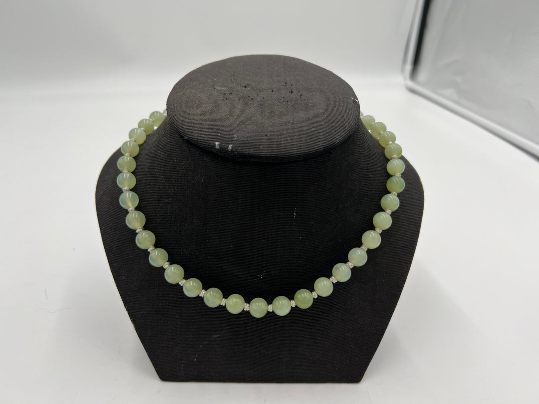 t919 Beautiful 24in Serpentine Beaded Necklace