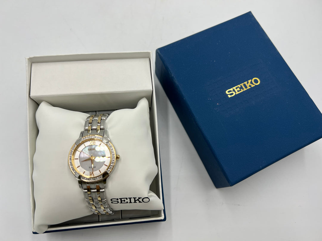 t926 Beautiful Seiko Solar Two Toned Ladies Wrist Watch