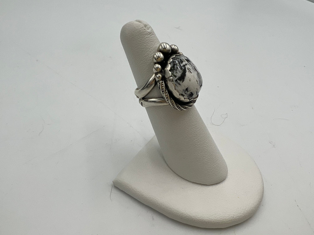 t944 Beautiful Sterling Silver Navajo White Buffalo Ring