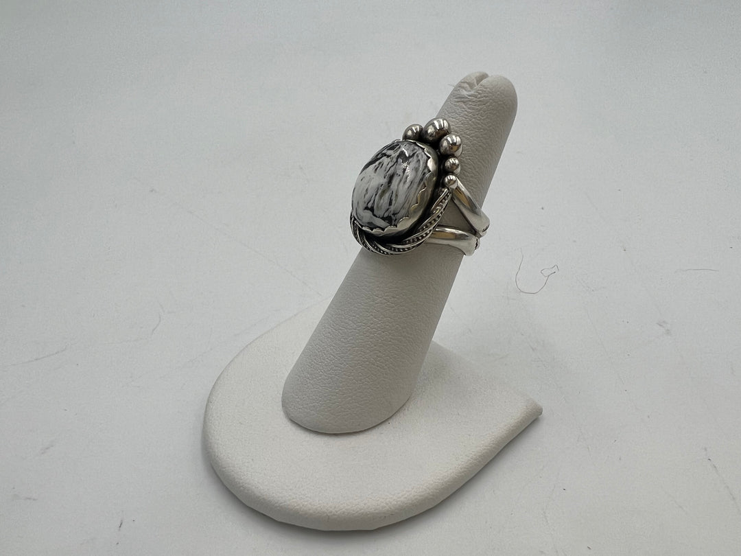 t944 Beautiful Sterling Silver Navajo White Buffalo Ring