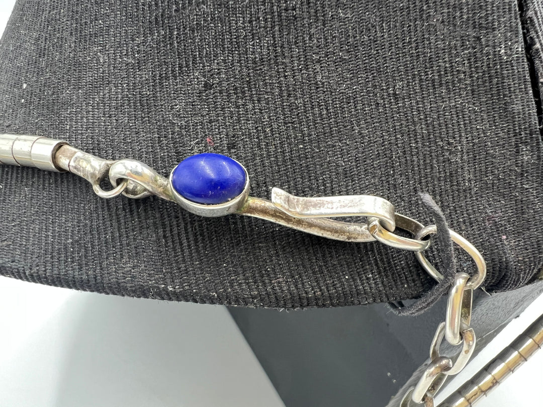 t952 Unique Sterling Silver Beaded Necklace with Blue Stone