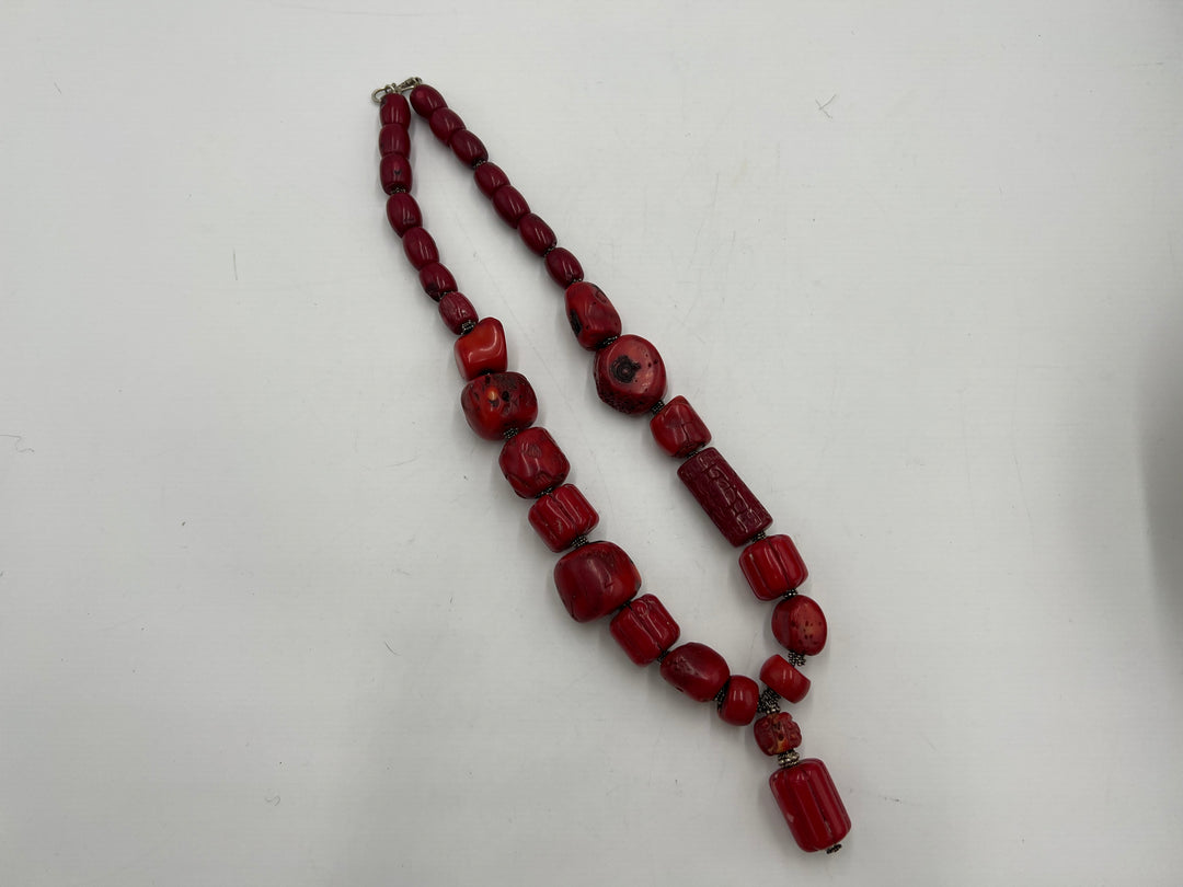 t956 Stunning Chunky Red Coral Bead Necklace