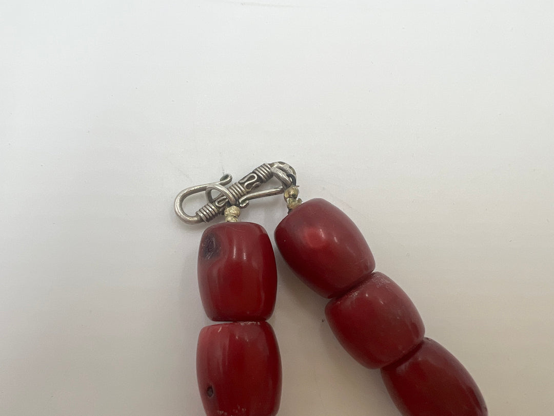 t956 Stunning Chunky Red Coral Bead Necklace