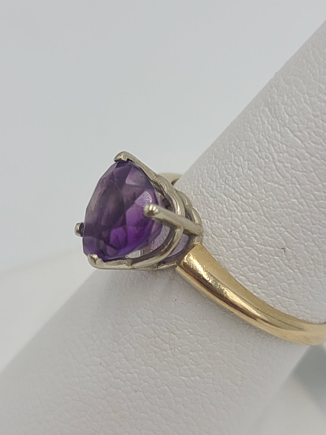 k746 Pretty Heart-Shaped Amethyst Solitaire 14kt Yellow Gold Ring