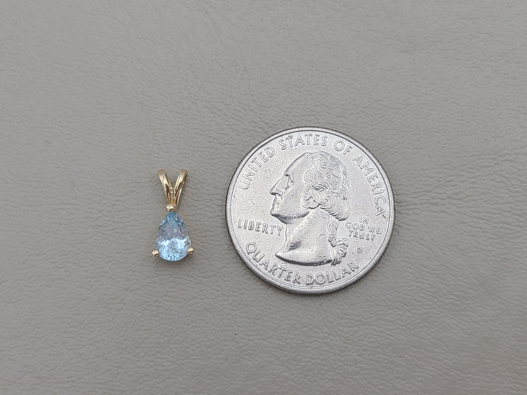 k864 Pretty Pear Shaped Aquamarine Pendant in 14kt Yellow Gold