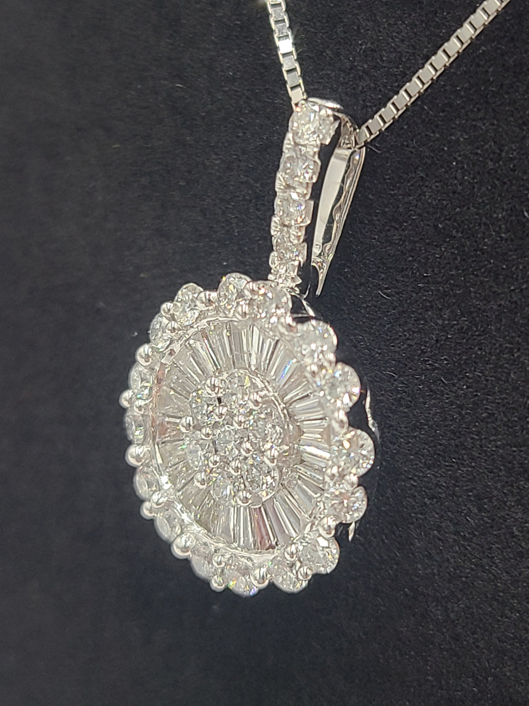 k764 Stunning Ladies 1.25cts Diamond Pendant & 16" Box Necklace