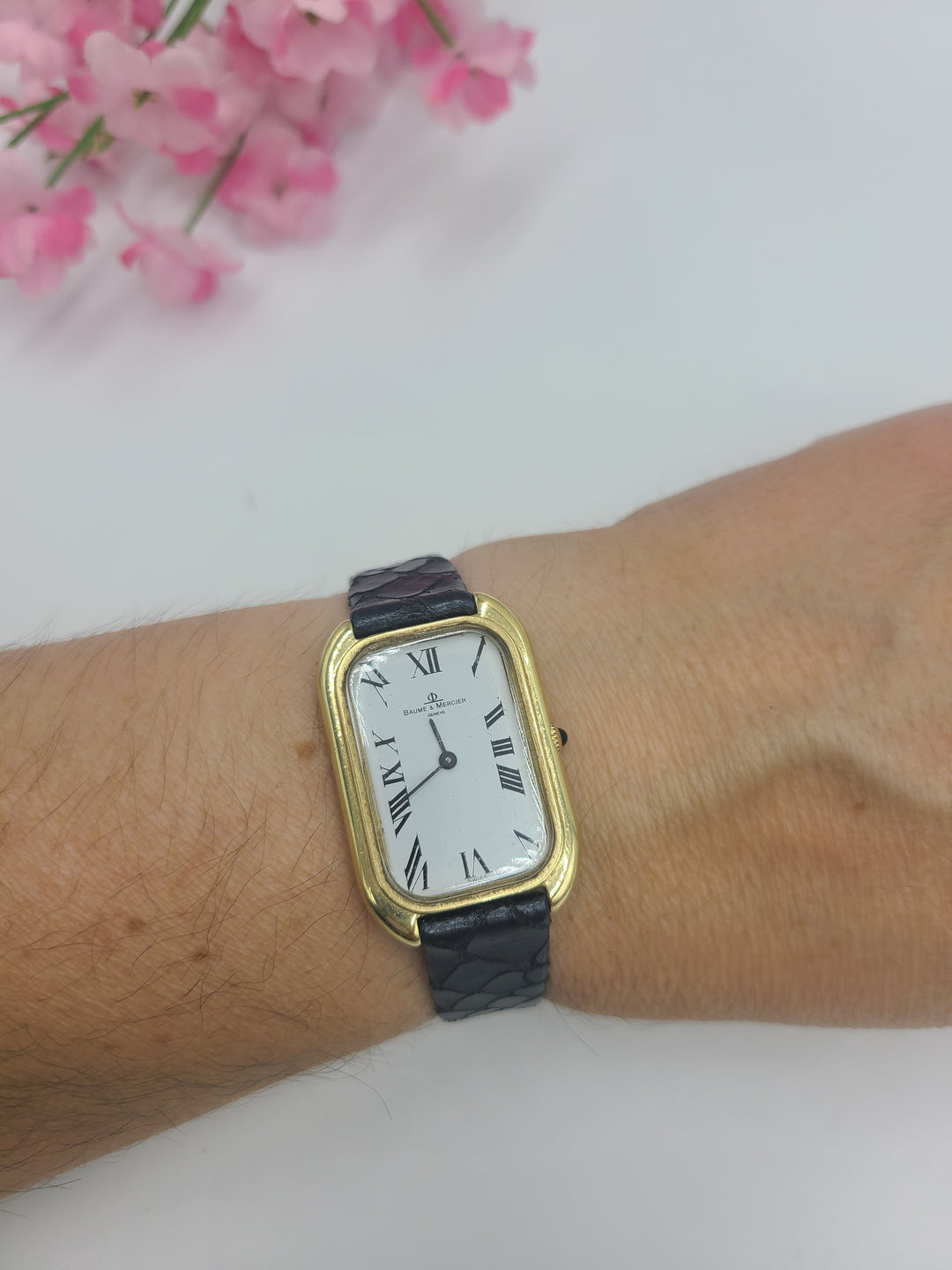 k696 Lovely Ladies 14kt Yellow Gold Baume & Mercier Mechanical Wristwatch