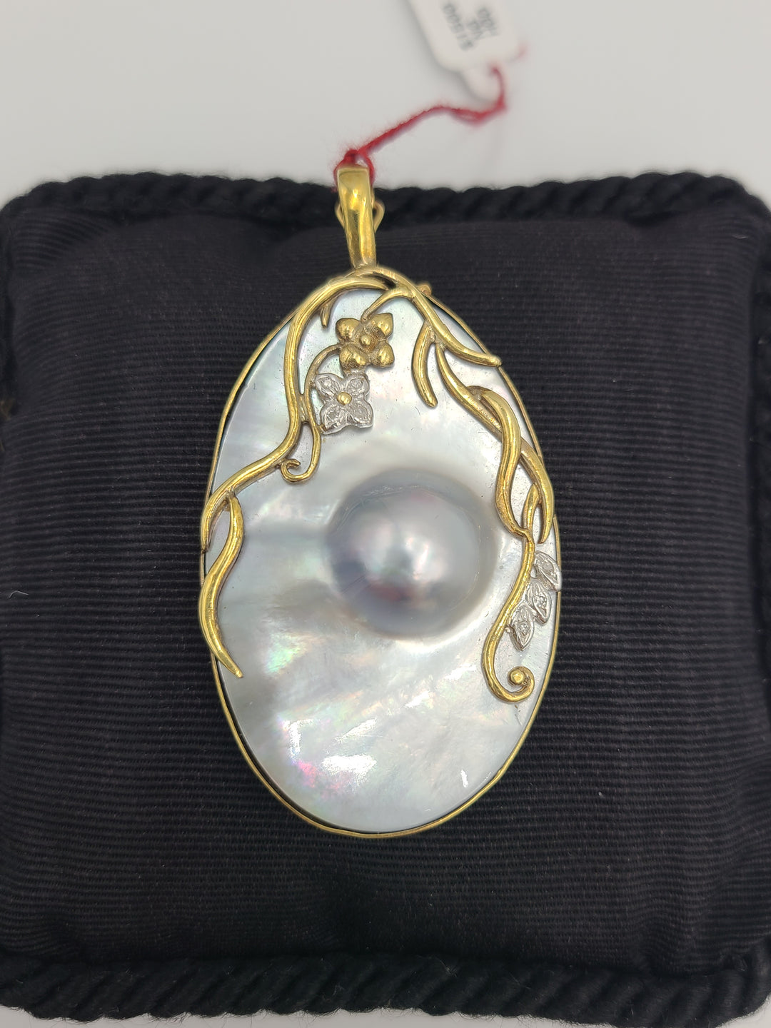 k818 Stunning Vintage Unisex 14kt Yellow Gold Bubbled Mother of Pearl Pendant
