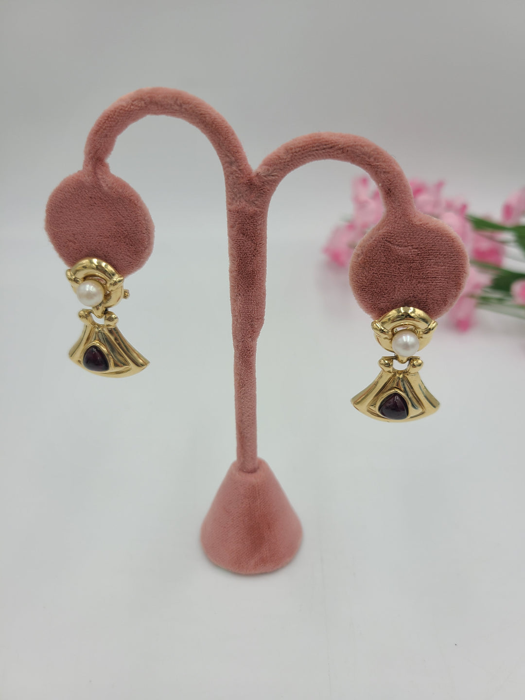 k725 Lovely Ladies 14kt Yellow Gold Pearl & Garnet Dangle Earrings