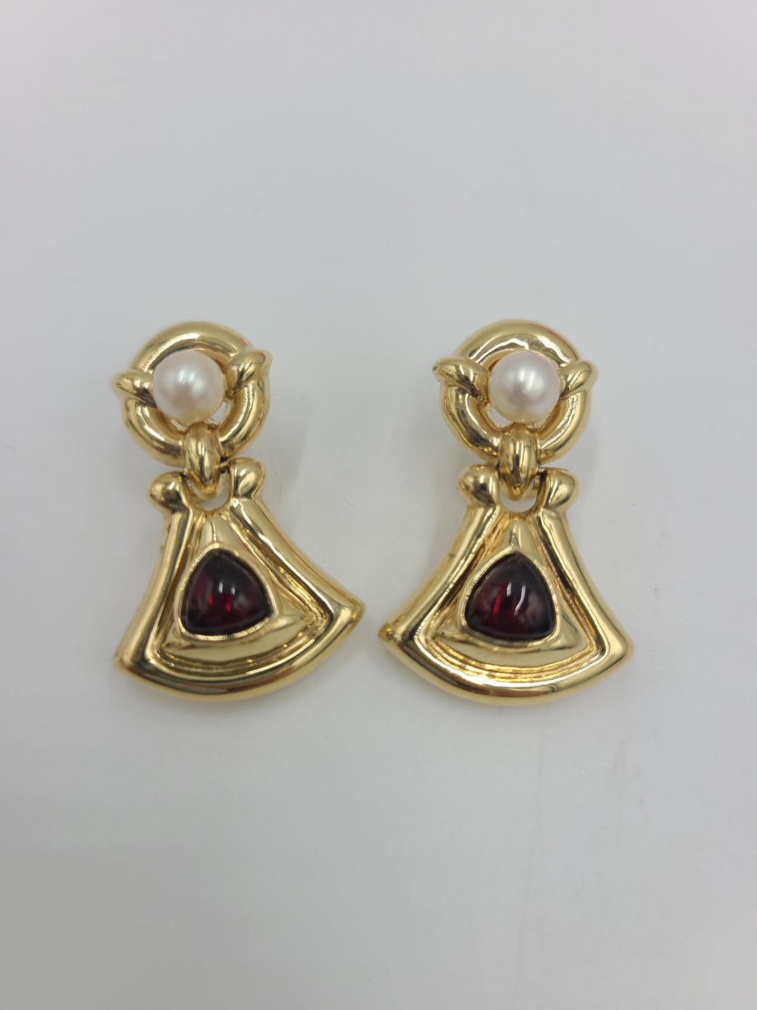 k725 Lovely Ladies 14kt Yellow Gold Pearl & Garnet Dangle Earrings