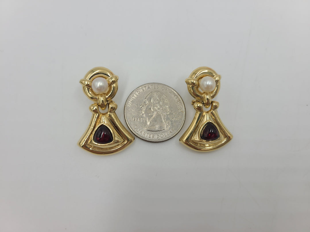 k725 Lovely Ladies 14kt Yellow Gold Pearl & Garnet Dangle Earrings