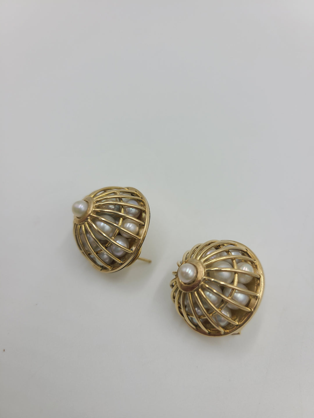 k684 Vintage Ladies 14kt Yellow Gold Caged Pearl Stud Earrings