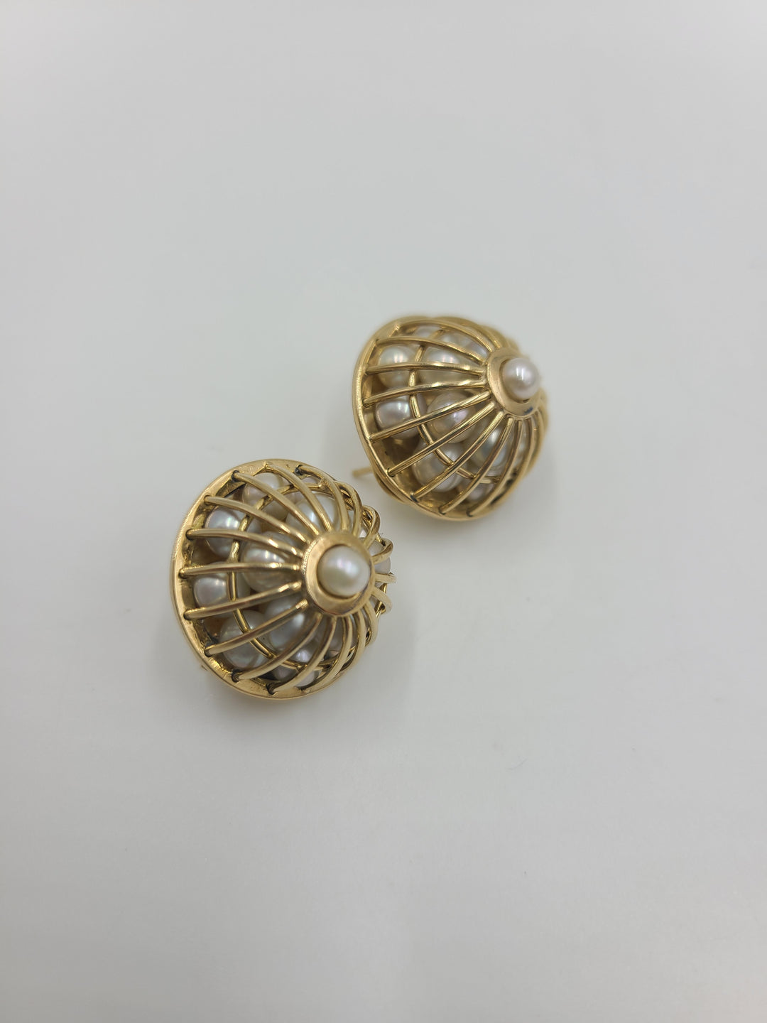 k684 Vintage Ladies 14kt Yellow Gold Caged Pearl Stud Earrings