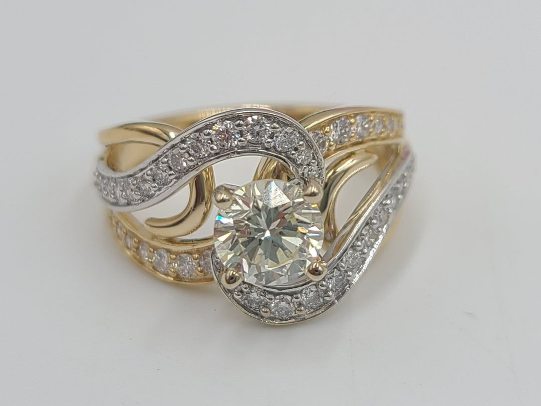 k780 Stunning 14kt Two Tone Diamond Engagement Ring