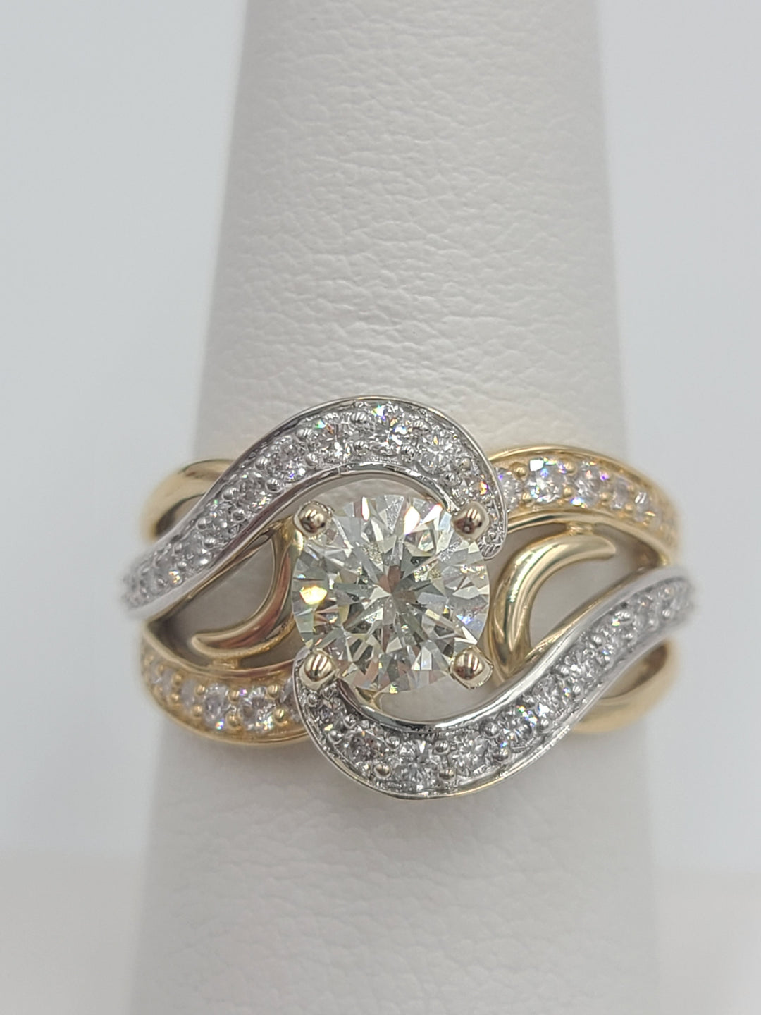 k780 Stunning 14kt Two Tone Diamond Engagement Ring