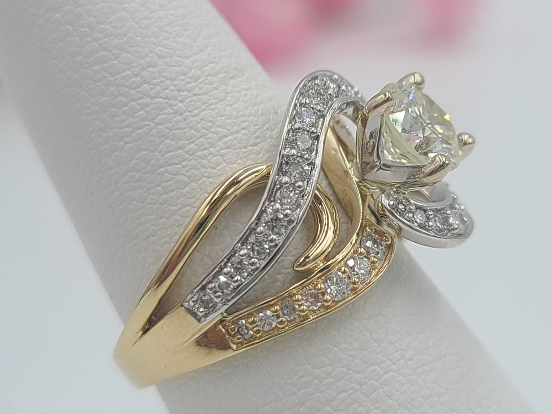 k780 Stunning 14kt Two Tone Diamond Engagement Ring