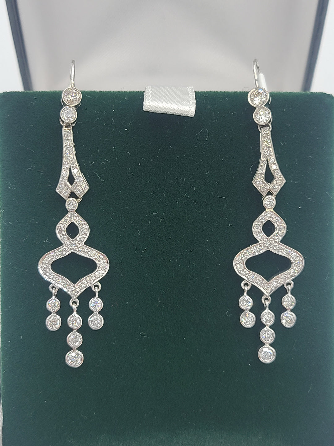 k793 Stunning 14kt White Gold Diamond Chandelier Earrings