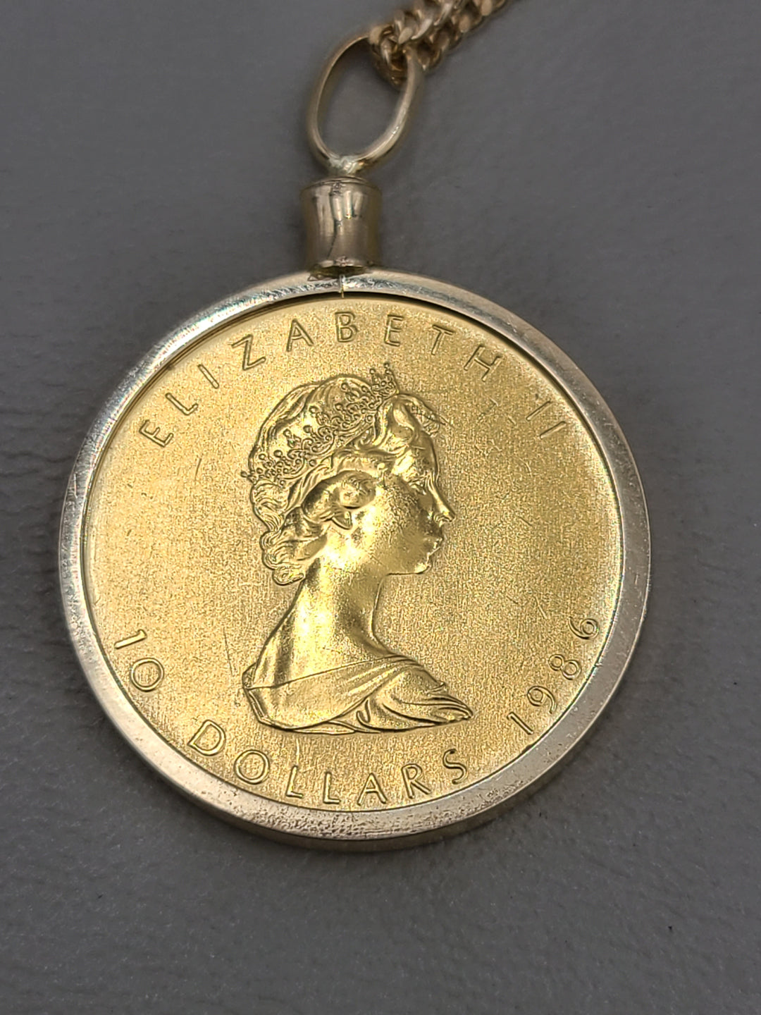 k835 Ladies 18kt Yellow Gold 16" Link Chain and 24kt 1986 Canadian Coin Pendant