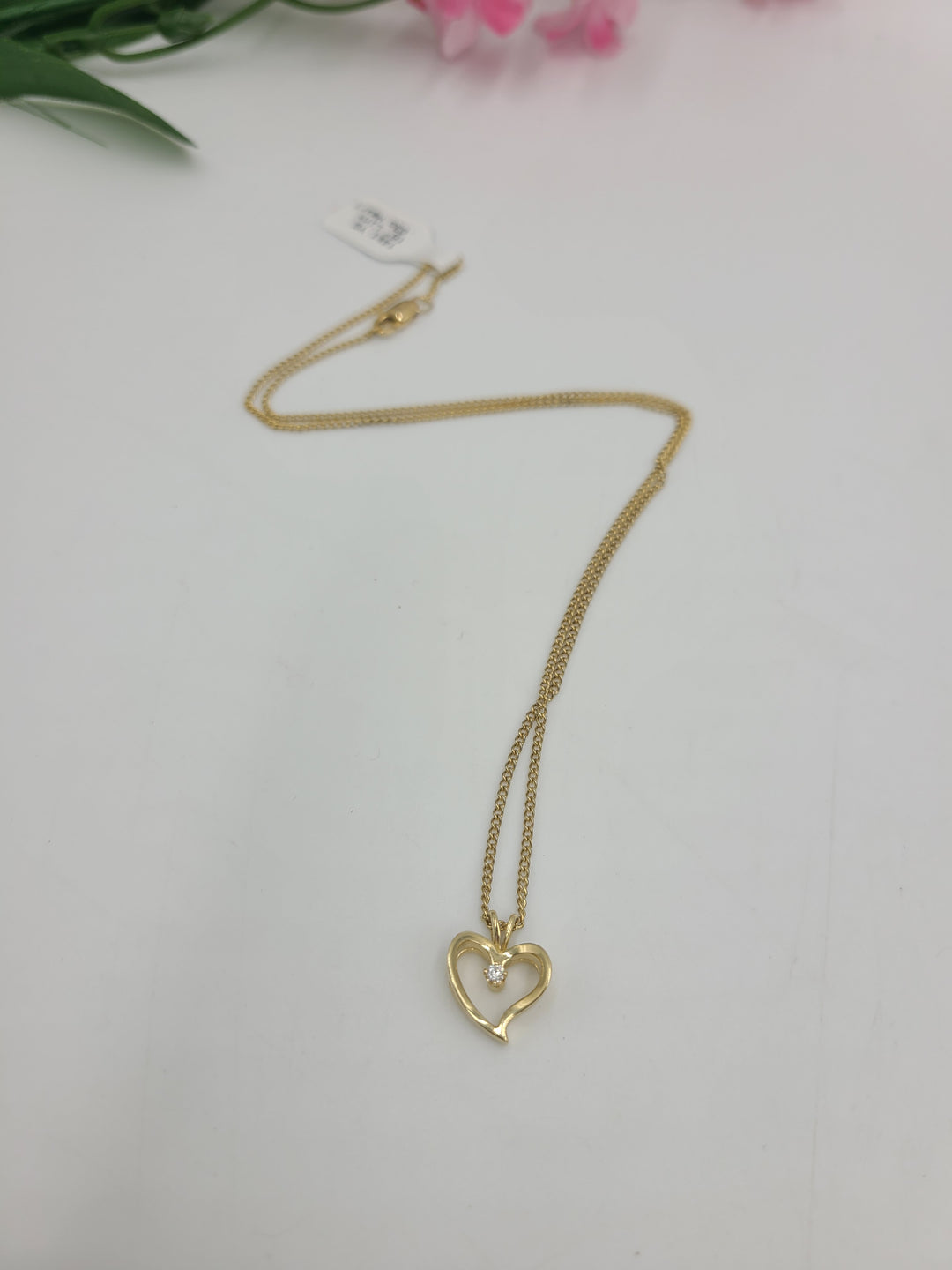 k798 Pretty 14kt Yellow Gold Heart and Diamond Pendant on 16" Link Chain