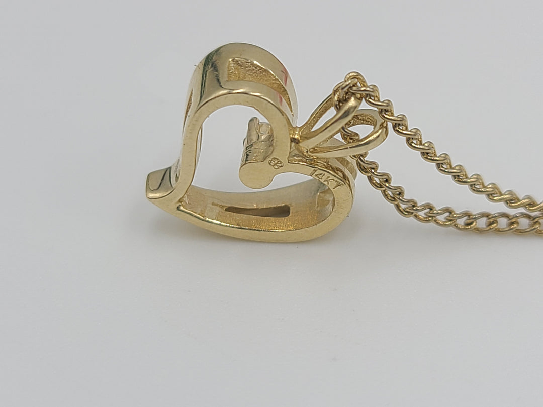 k798 Pretty 14kt Yellow Gold Heart and Diamond Pendant on 16" Link Chain