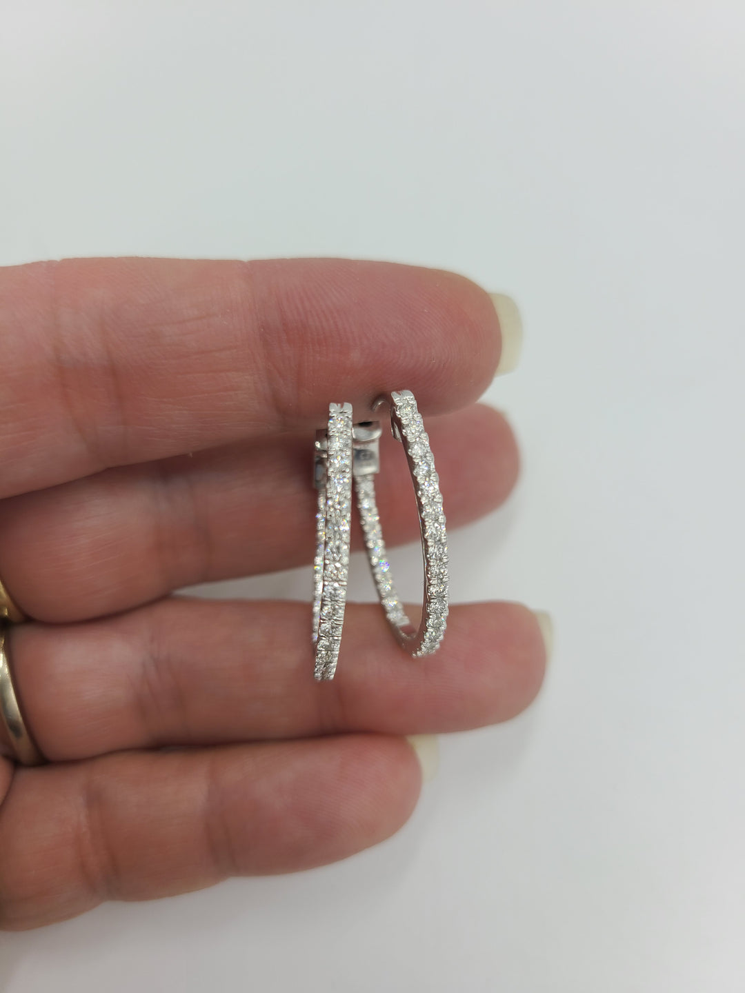 k771 Lovely Ladies 14kt White Gold 1cttw Diamond Hoop Earrings