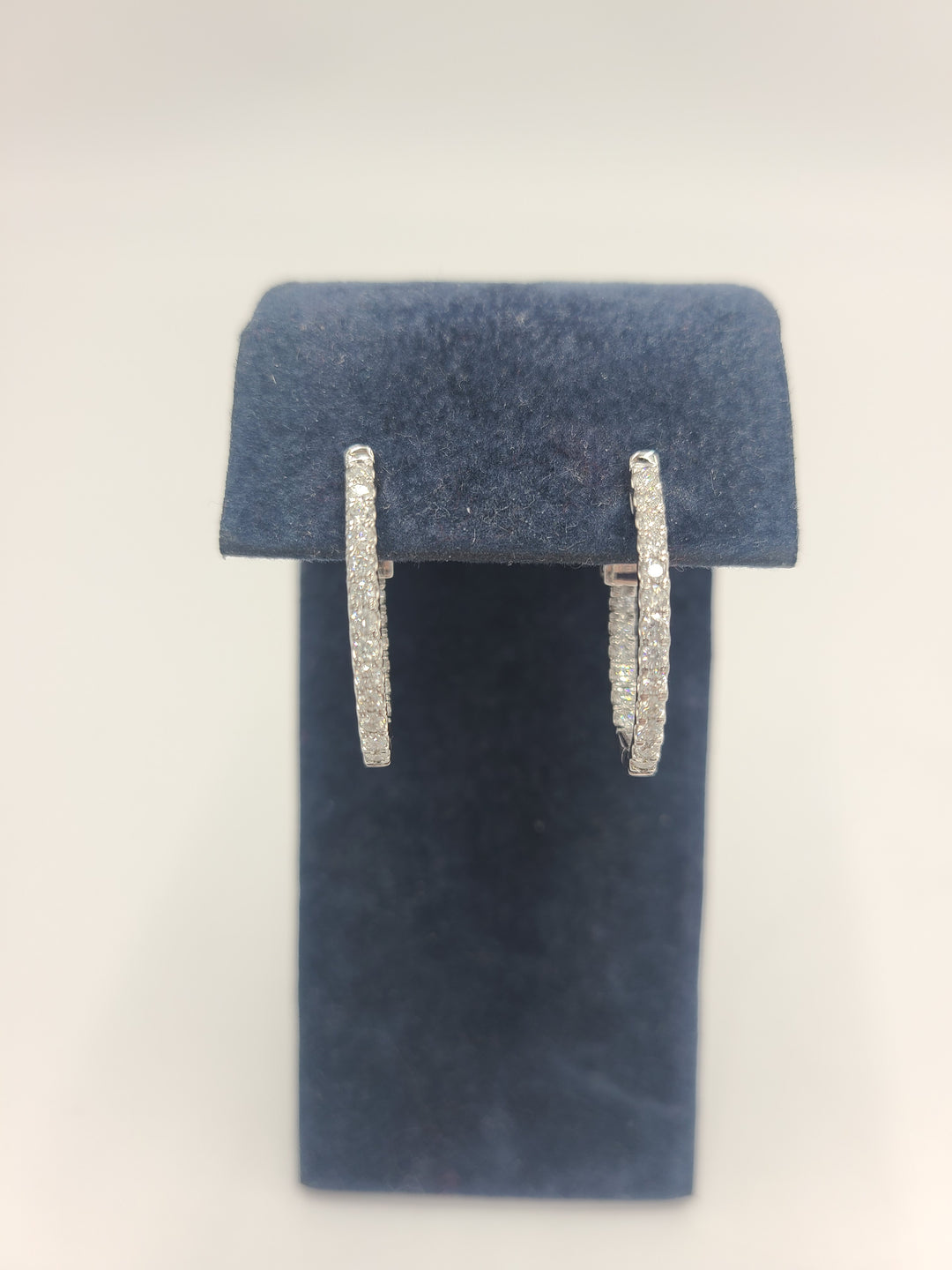 k770 Lovely Ladies 14kt White Gold .75cttw Diamond Hoop Earrings