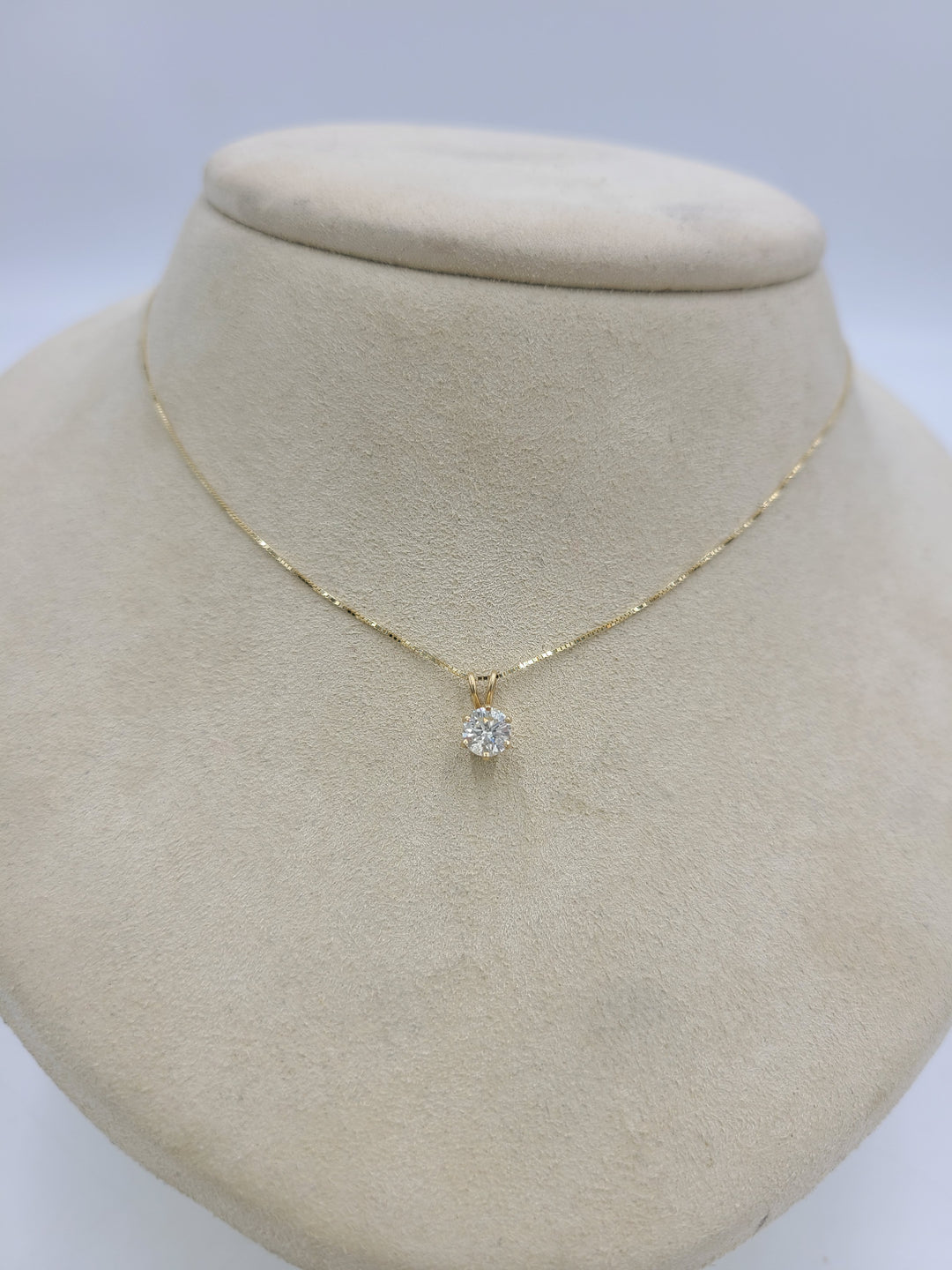 k796 Lovely Ladies 14kt Yellow Gold .50cts Diamond Solitaire Pendant