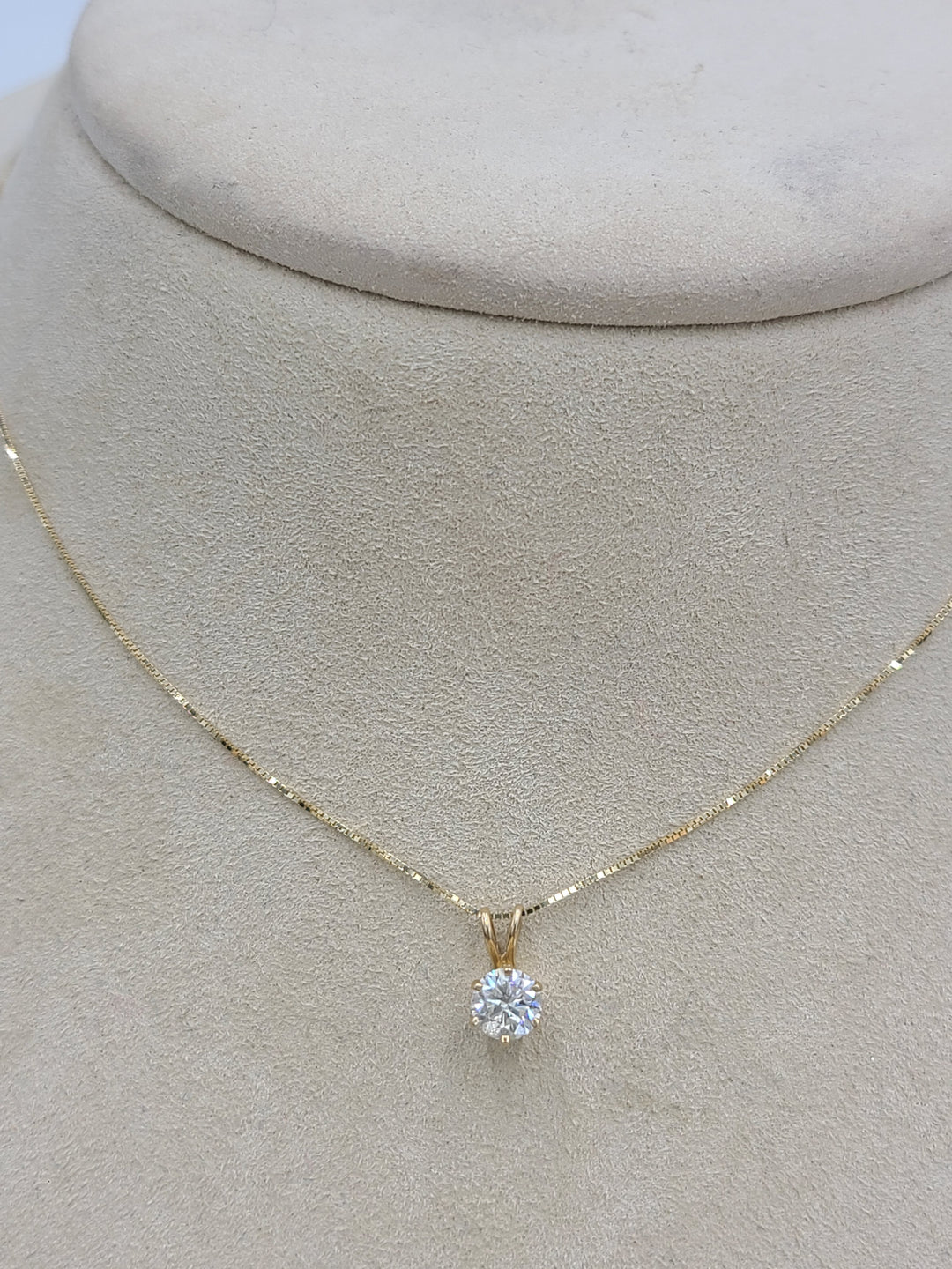 k796 Lovely Ladies 14kt Yellow Gold .50cts Diamond Solitaire Pendant