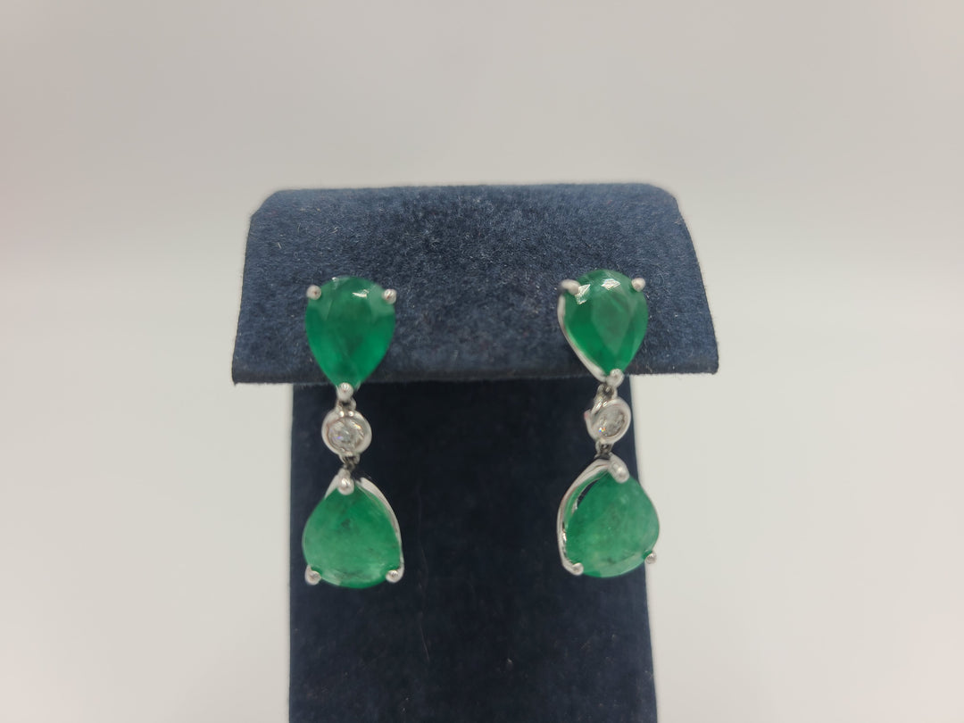 k767 Gorgeous 14kt White Gold 7.5cts Emerald & Diamond Dangle Earrings