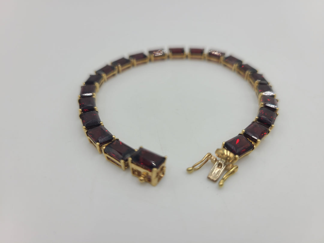 k775 Lovely Lady's 7 1/8" Garnet Bracelet in 14kt Yellow Gold