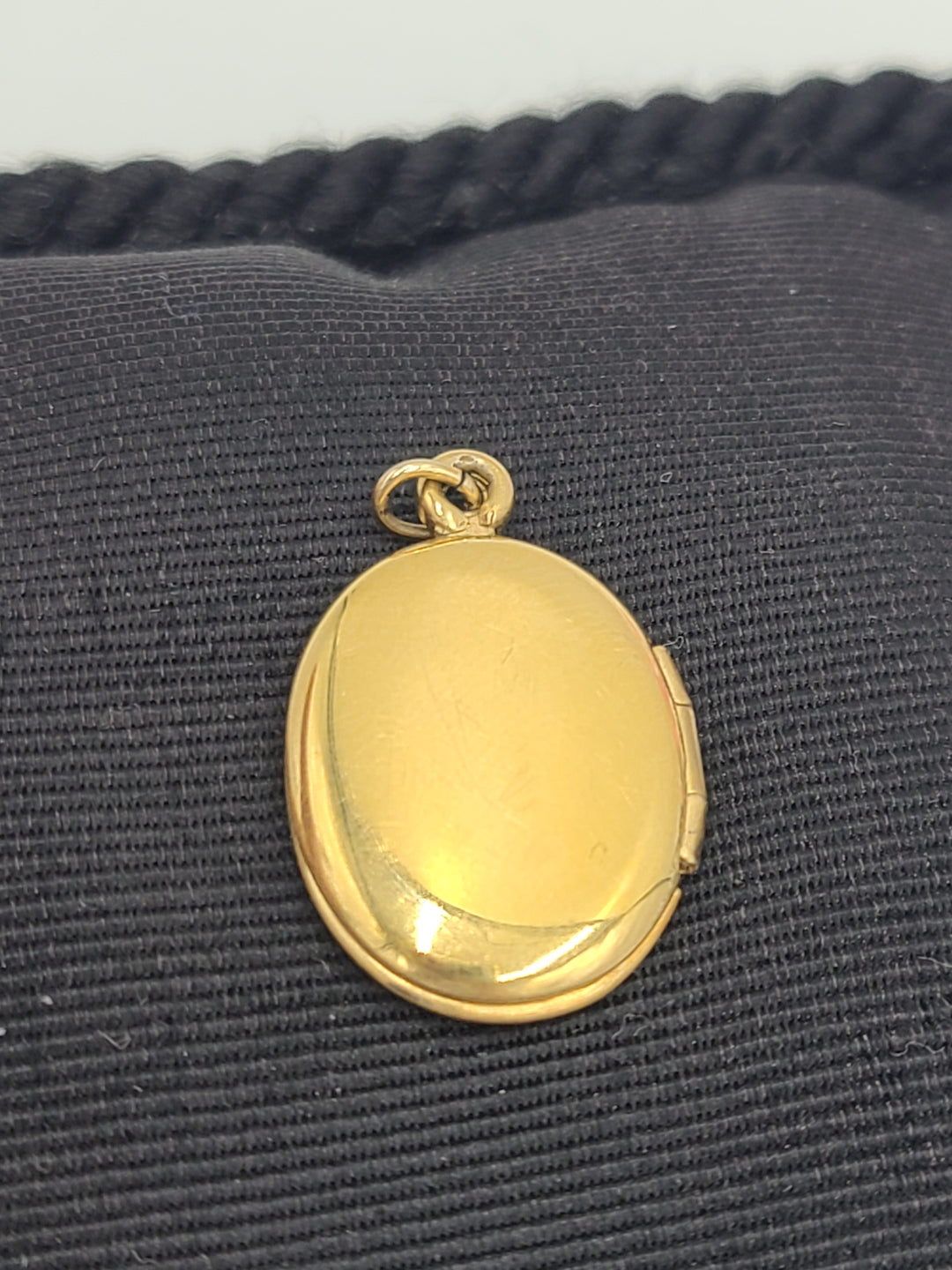 k723 Simple Vintage Etched Gold-Filled Locket