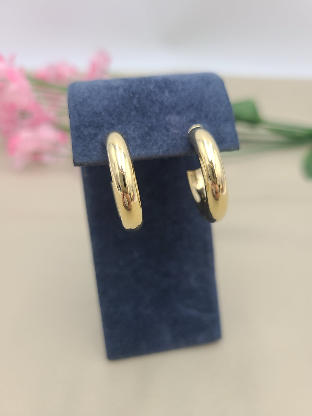 k866 Lovely Ladies 14kt Yellow Gold Hollow Hoop Earrings