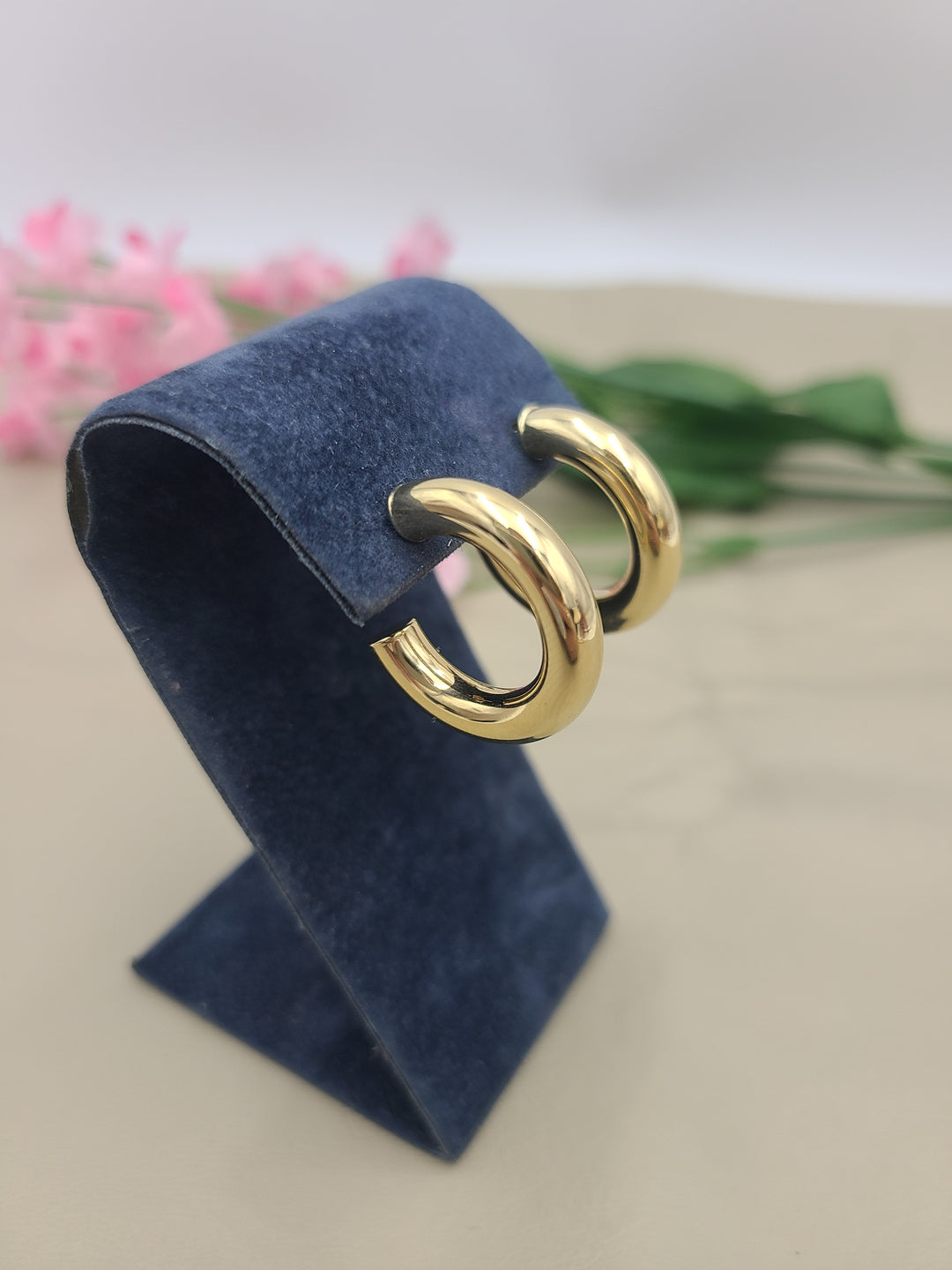 k866 Lovely Ladies 14kt Yellow Gold Hollow Hoop Earrings