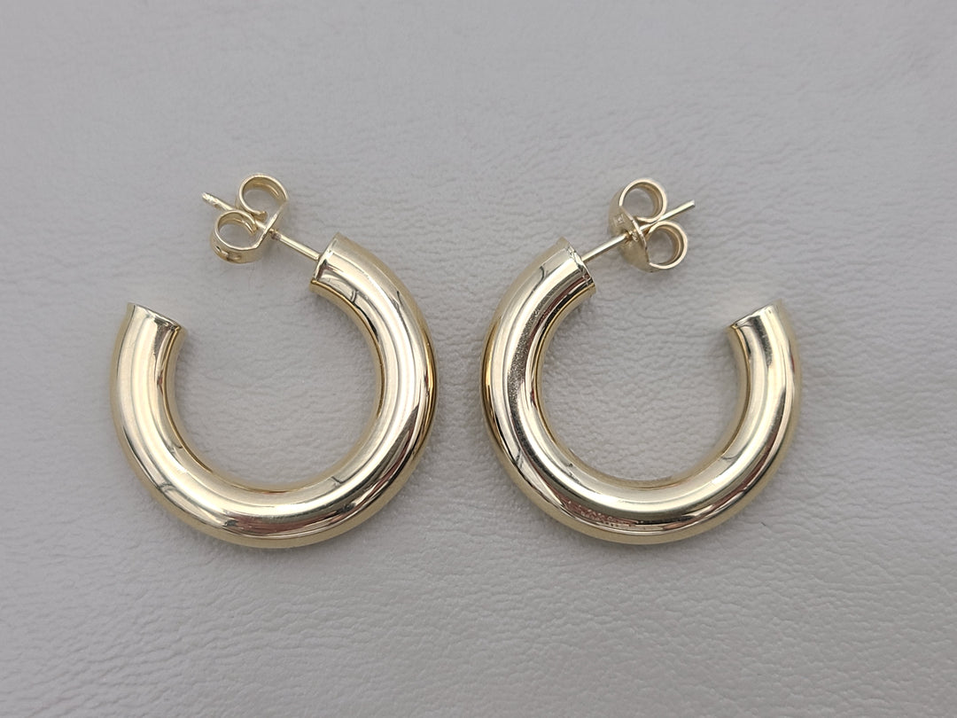 k866 Lovely Ladies 14kt Yellow Gold Hollow Hoop Earrings